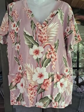 Floral V-Neck Short Sleeve Scrub Top in Mauve Pink